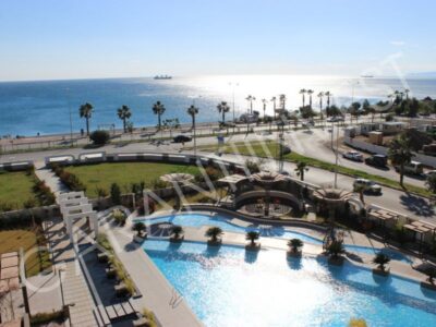 Antalya'da birinci sahil şeridinde satılık 4+1 lüks daire